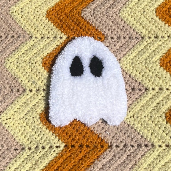 Fluffy ghost coaster 👻 - Picture 2 of 3